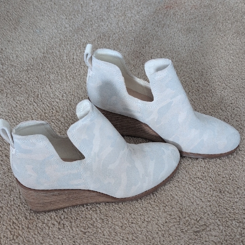Toms Cream Wedge Ankle Shoes